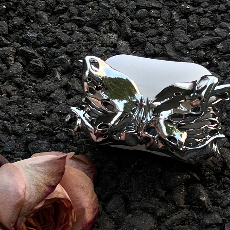 バタフライシルバープレミアムケース【AirPods(エアーポッズ)】