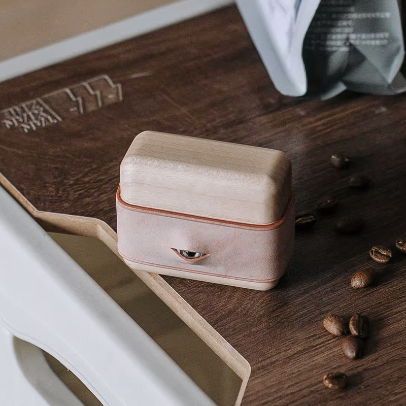 レザークリーピーアイケース【AirPods(エアーポッズ)】