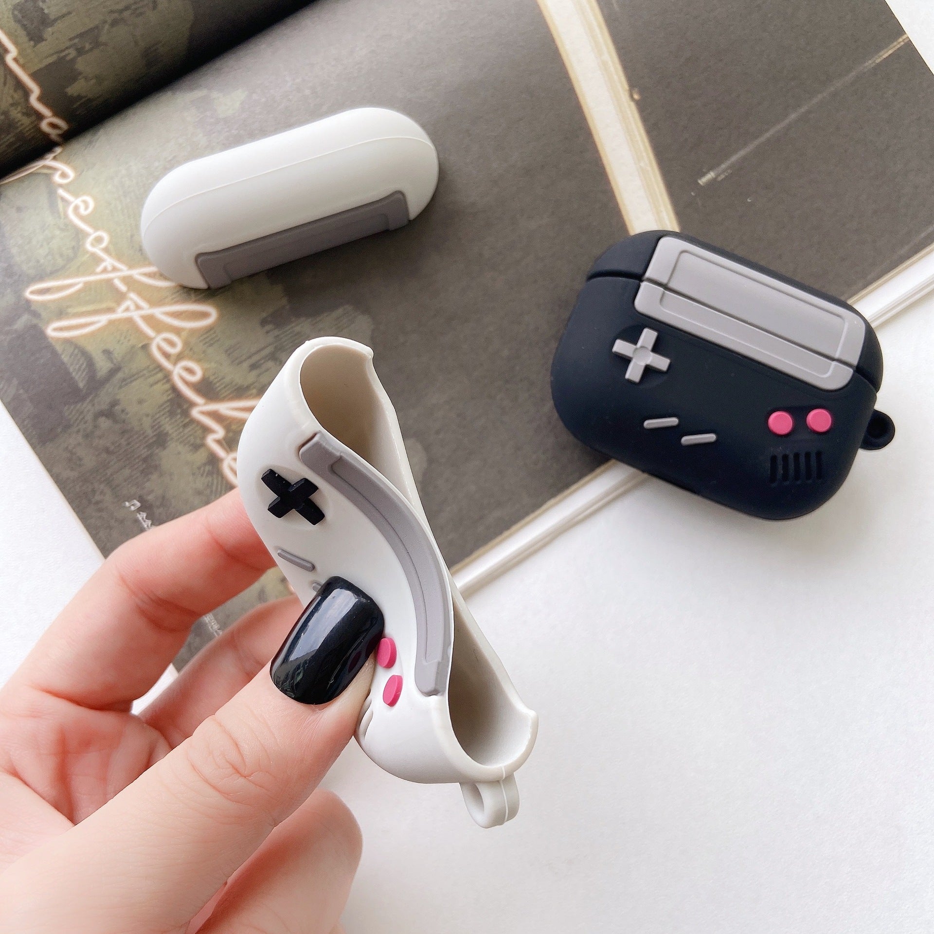 ユニークゲーミングシリコンケース【AirPods(エアーポッズ)】