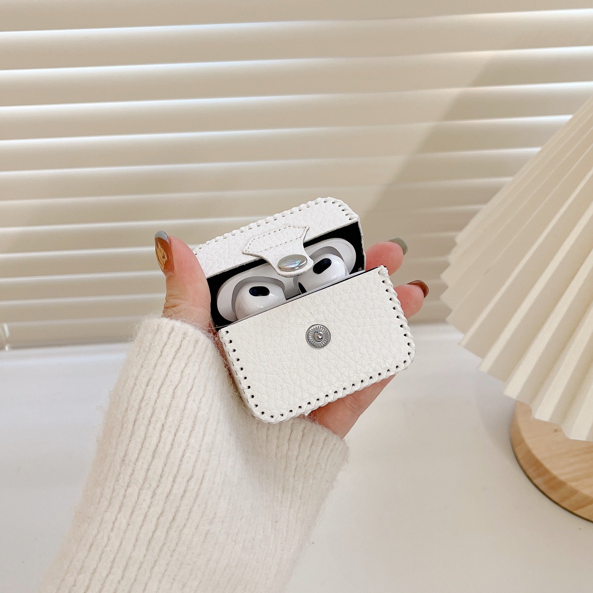 ホワイトリッチレザーケース【AirPods(エアーポッズ)】