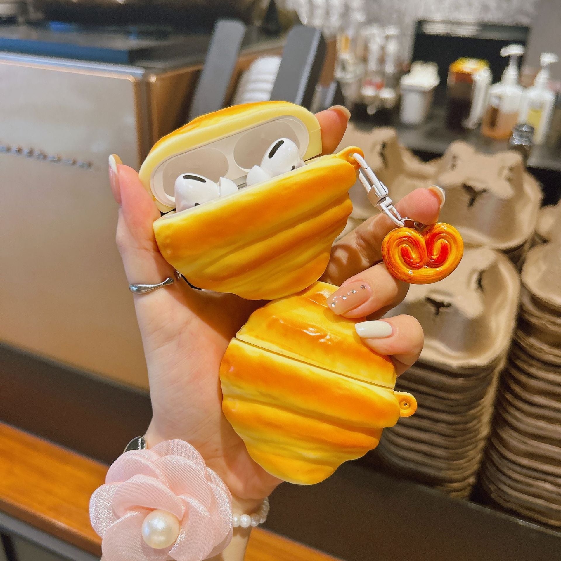 クロワッサンシリコンケース【AirPods(エアーポッズ)】