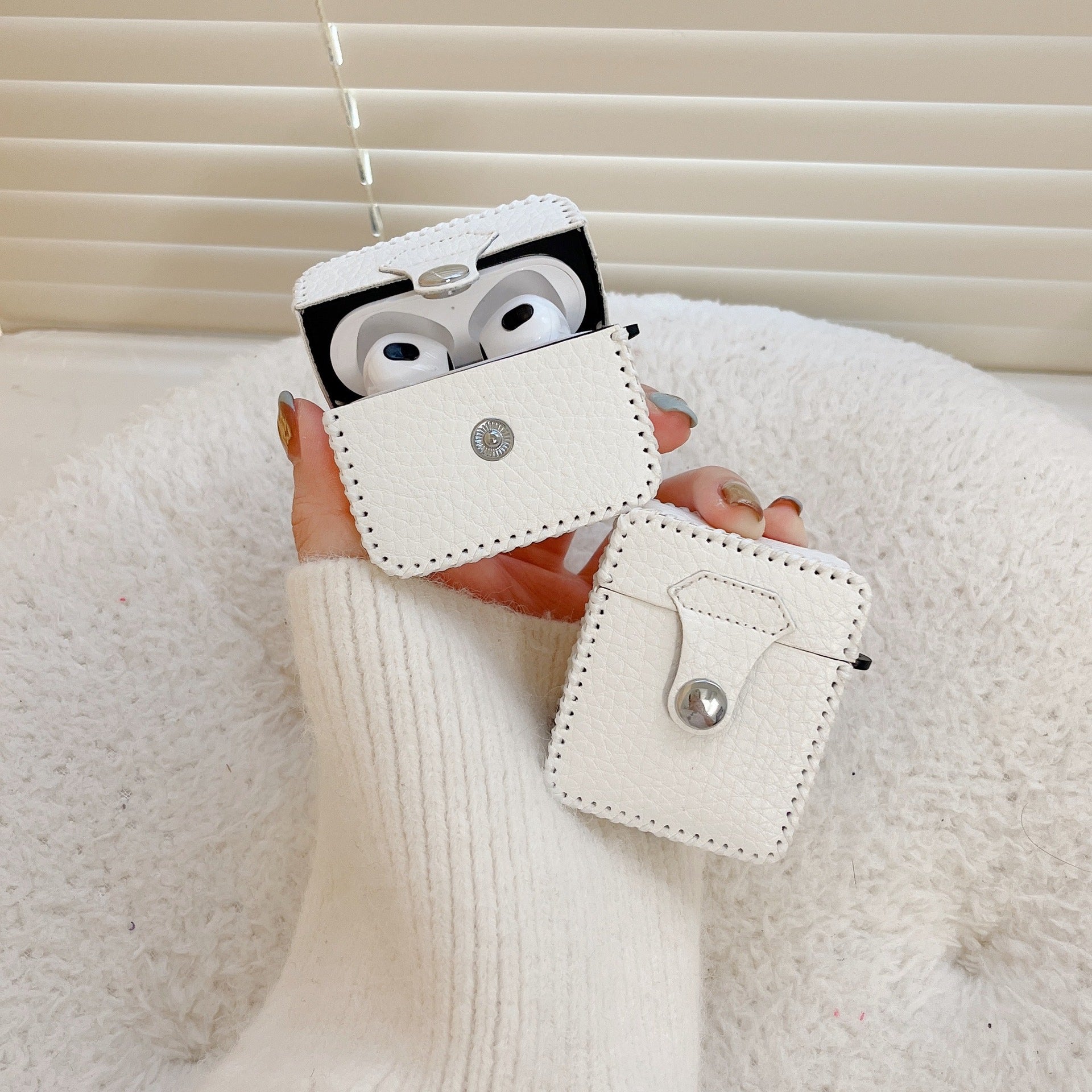 ホワイトリッチレザーケース【AirPods(エアーポッズ)】