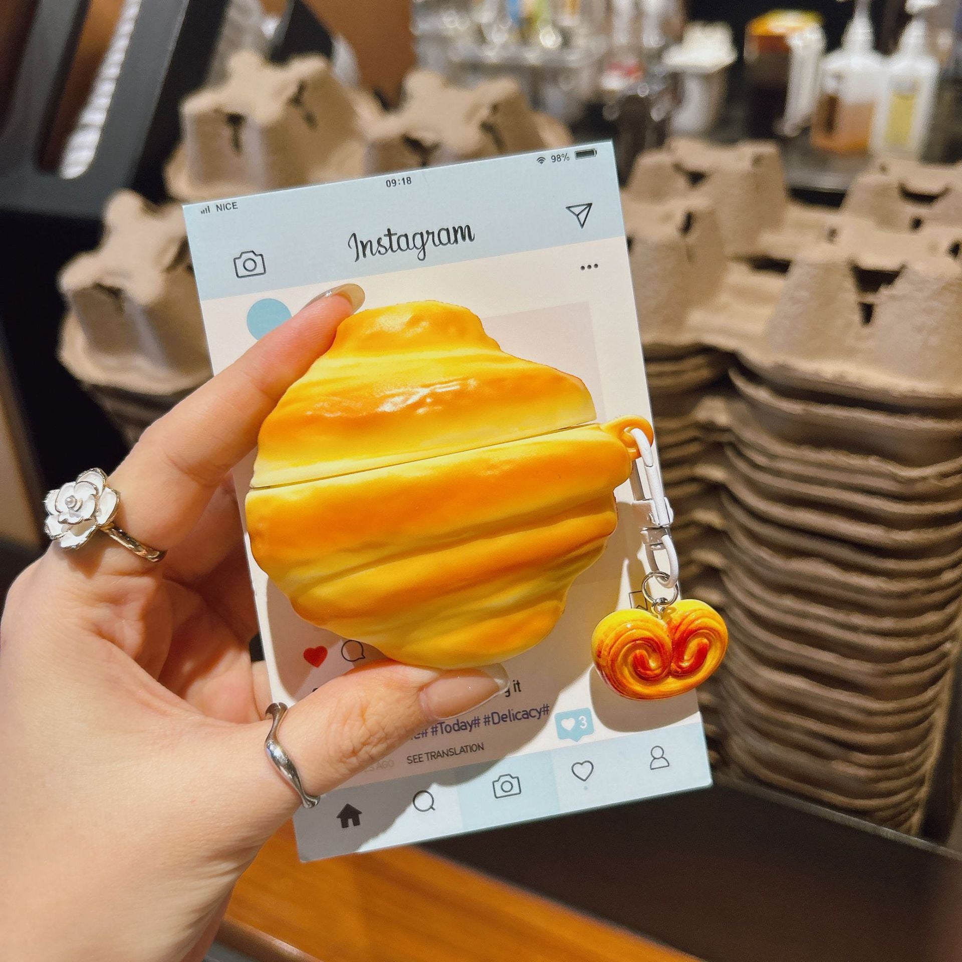 クロワッサンシリコンケース【AirPods(エアーポッズ)】