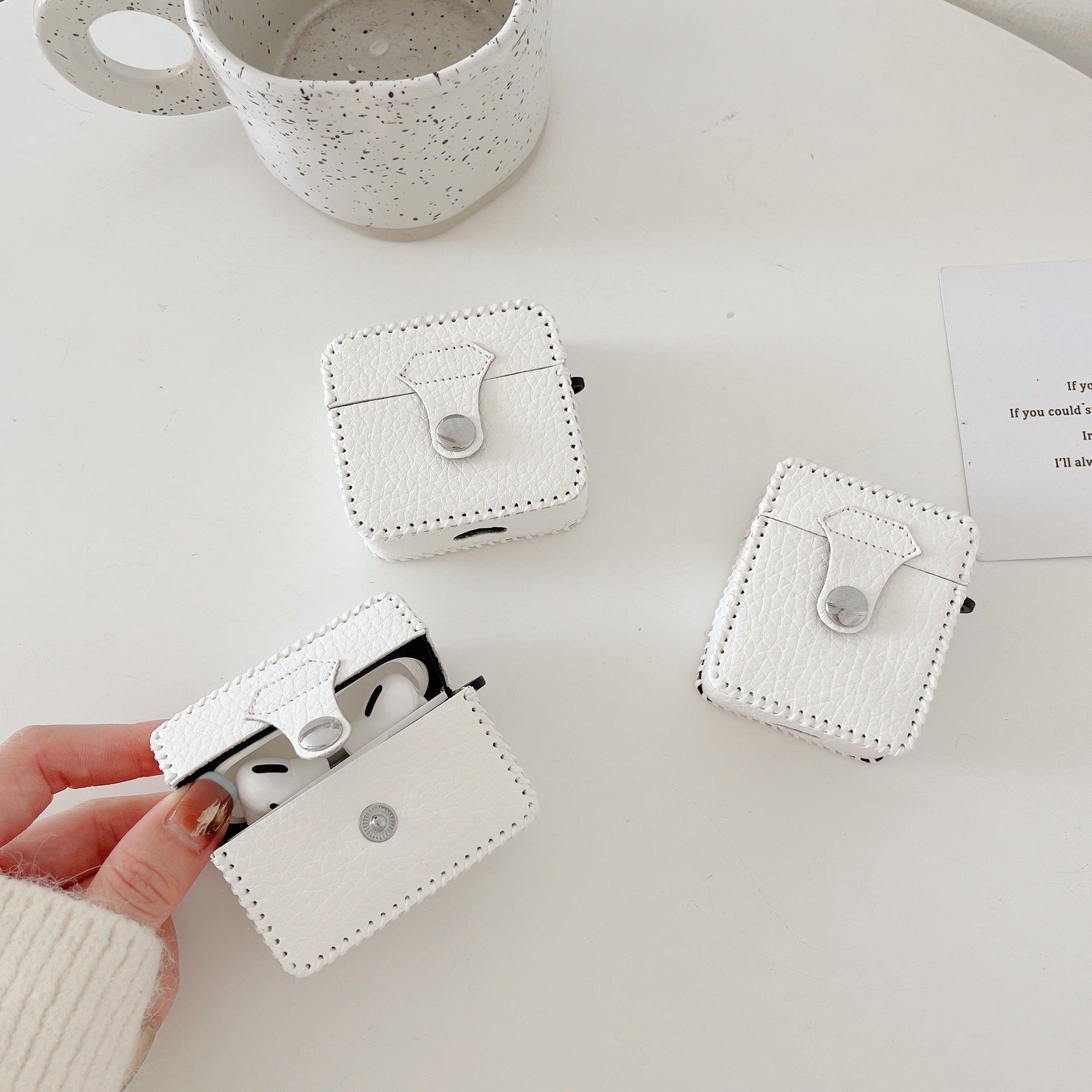 ホワイトリッチレザーケース【AirPods(エアーポッズ)】