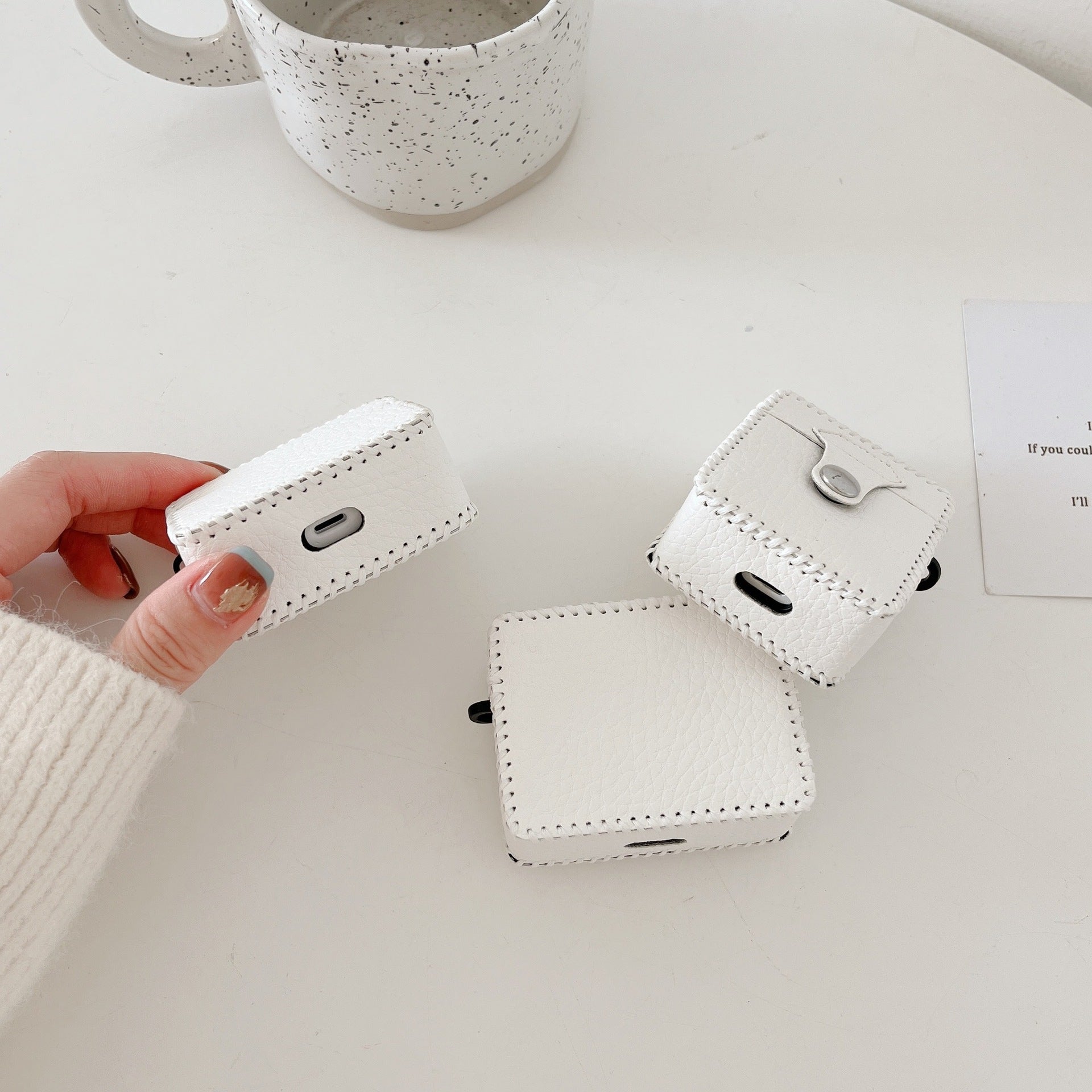 ホワイトリッチレザーケース【AirPods(エアーポッズ)】