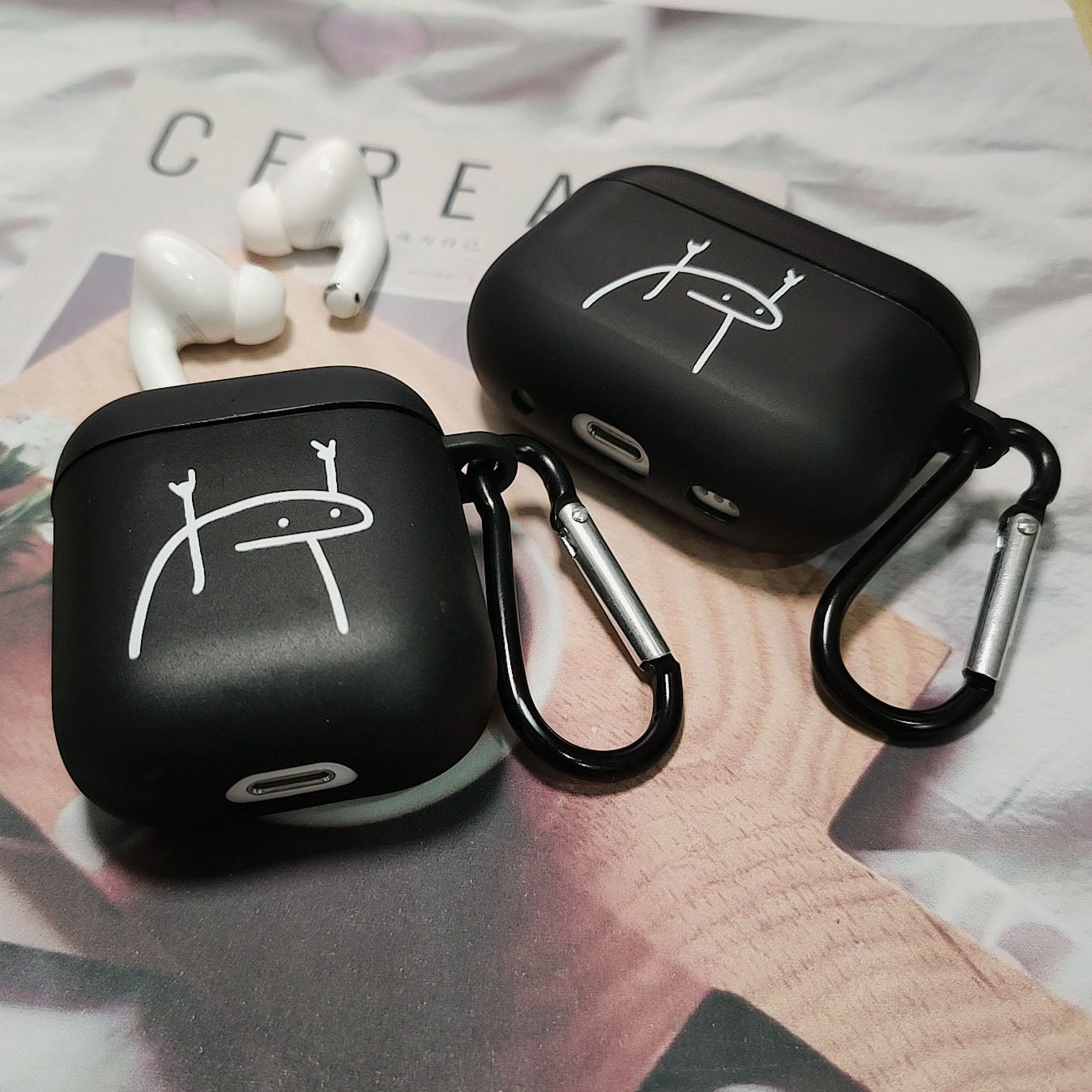 ファニーラインモノクロケース【AirPods(エアーポッズ)】