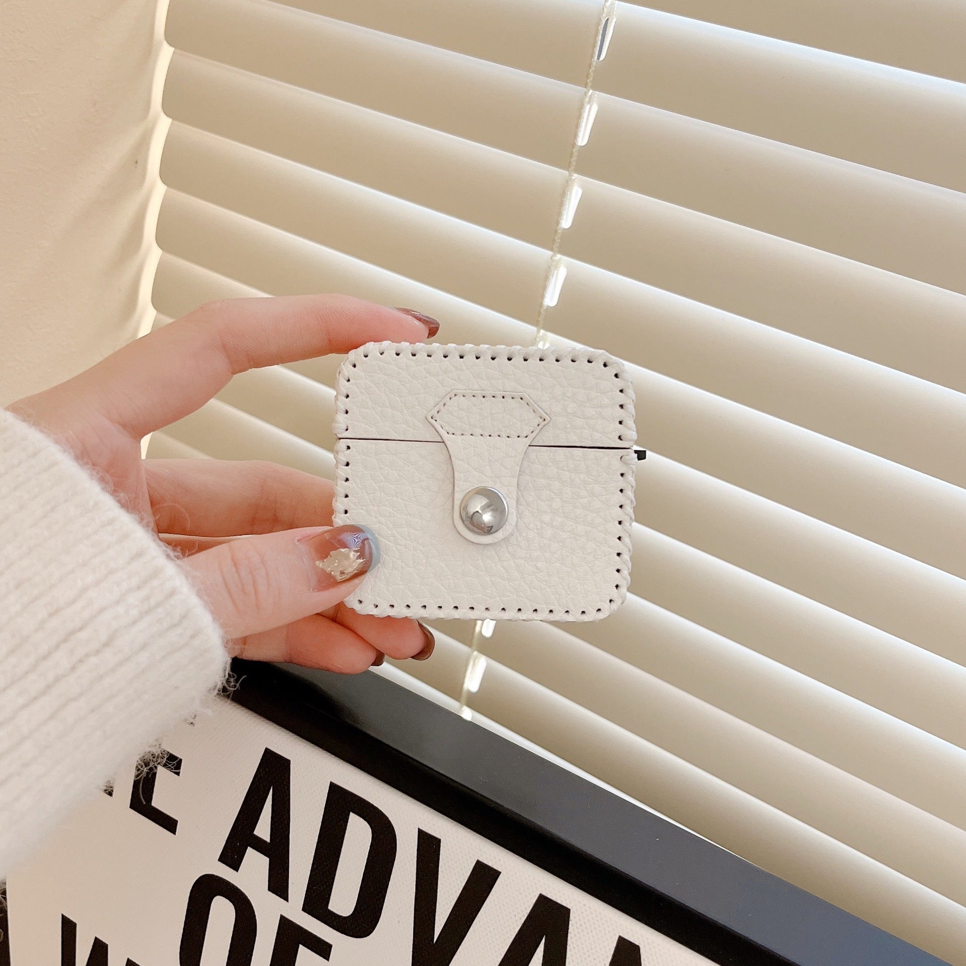 ホワイトリッチレザーケース【AirPods(エアーポッズ)】