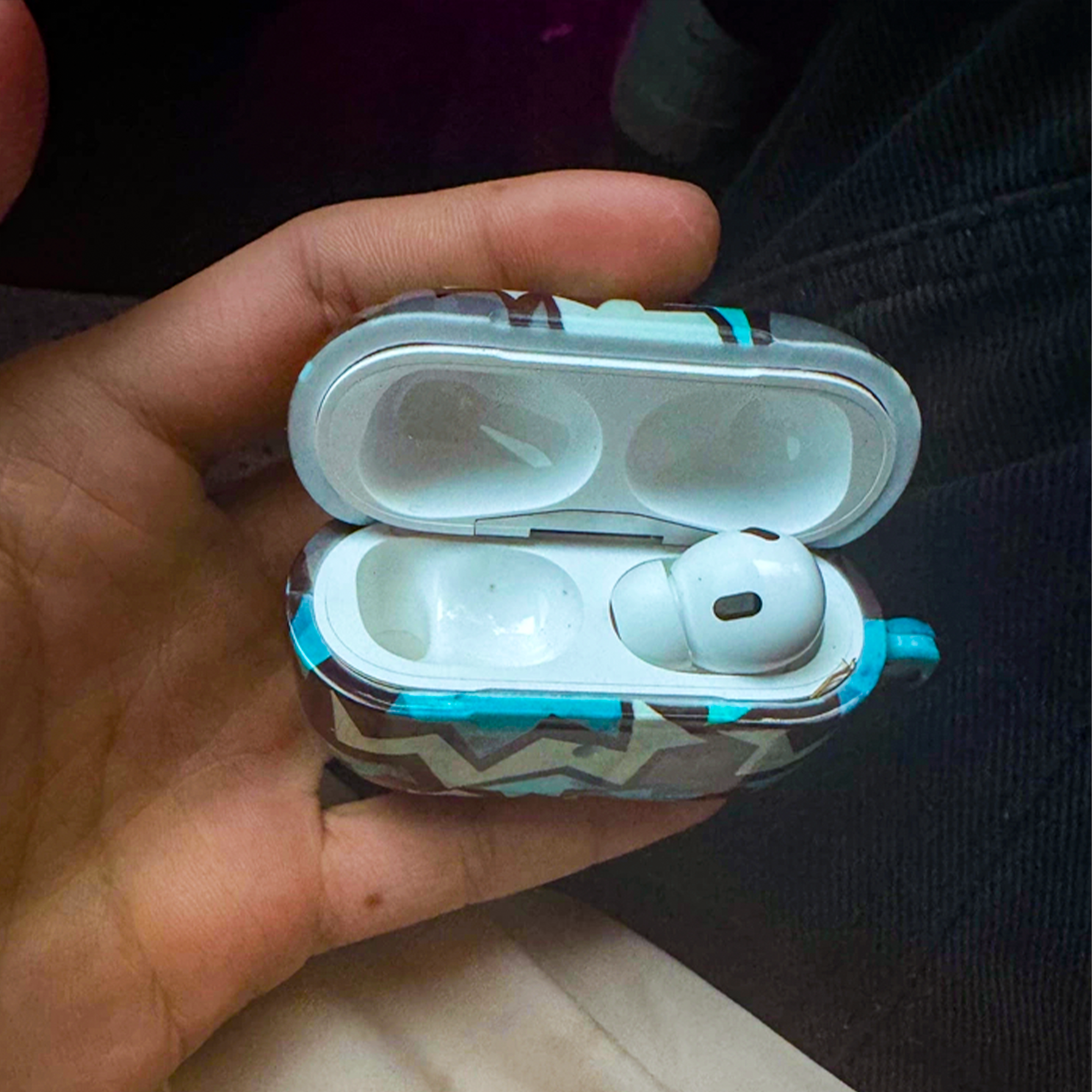 ジオメトリックライトニングPCケース【AirPods（エアーポッズ）】