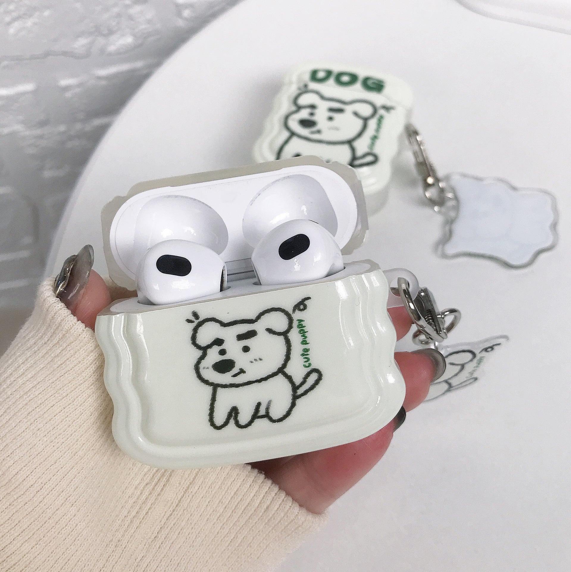 ホワイトパピーシリコンケース【AirPods（エアーポッズ）】